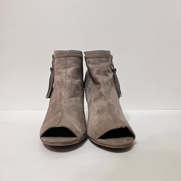 Vanity Women’s Peep-Toe Bootie Chunky Heel Boot - Picture 3 of 14